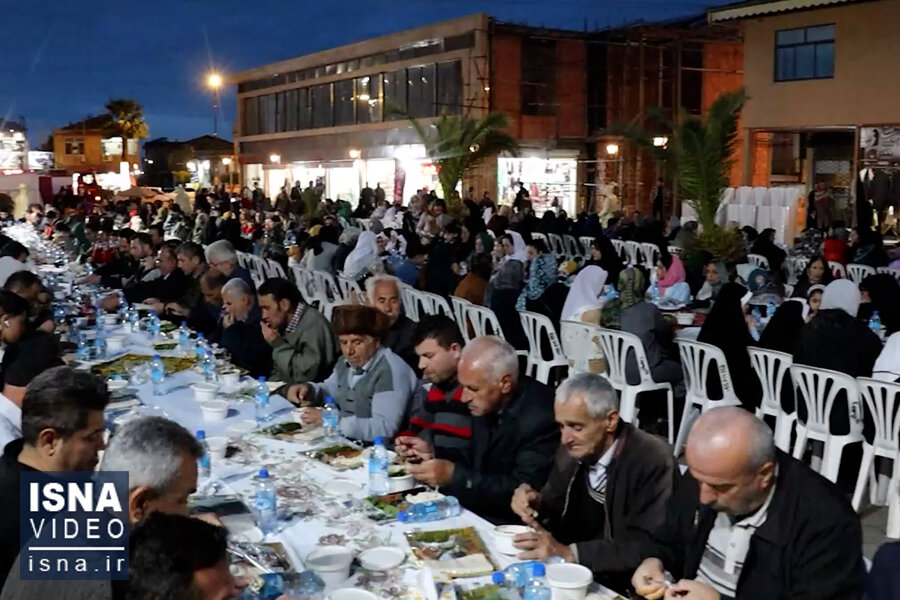 ویدیو/ روزه‌داران میهمان خوان گسترده الهی