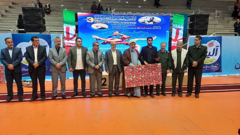 پیشکسوتان و افتخار آفرینان کشتی مازندران تجلیل شدند