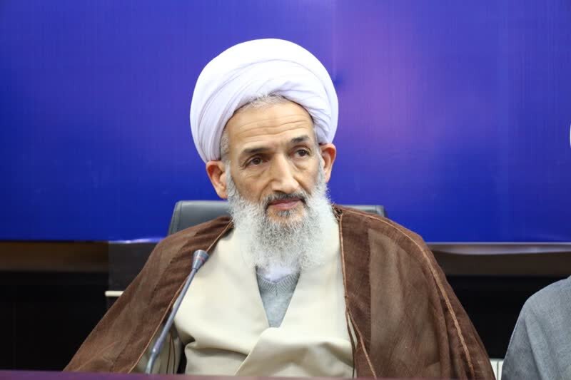 سرکشی از خانواده‌های شهدا برکات معنوی دارد