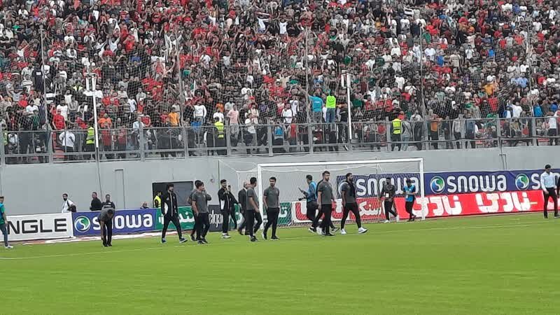 کادرفنی و بازیکنان پرسپولیس در قلعه وطنی