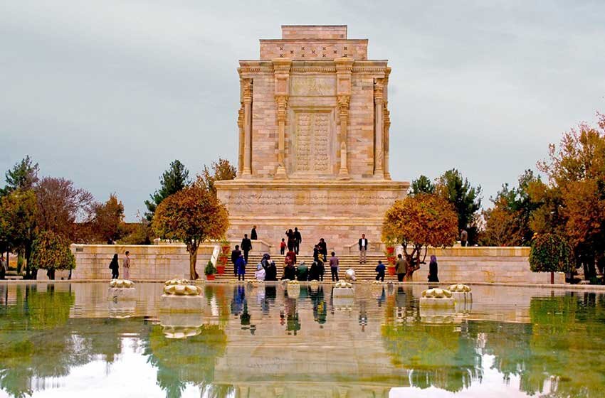 بازدید از آرامگاه شاعران در 25 اردیبهشت رایگان شد