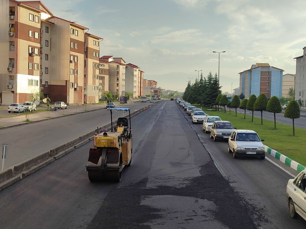 آسفالت معابر اصلی شهرک مهر رشت ادامه می‌یابد