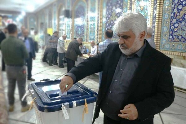 فرماندار اعلام کرد: مشارکت چشمگیر مردم آستانه اشرفیه در 142 شعبه اخذ رای