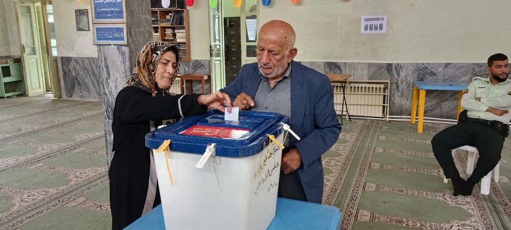 پدر دو شهید: رسیدگی به امور جوانان درخواست ما از رئیس جمهور آینده است
