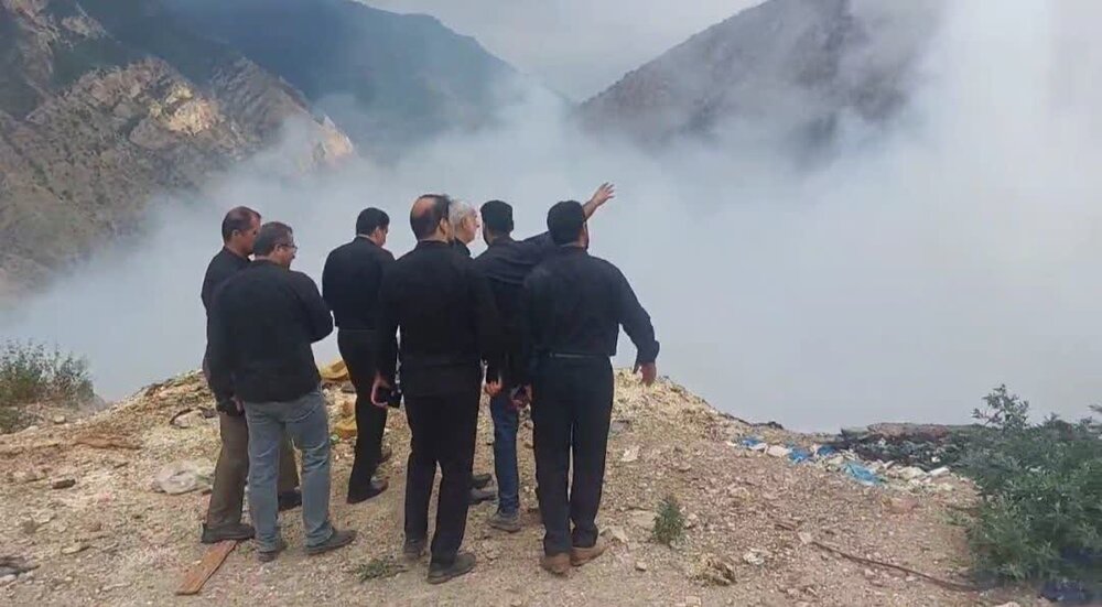 حضور فعالانه آتش‌نشان‌های 8 شهر مازندران برای مهارآتش عمارت زباله آمل