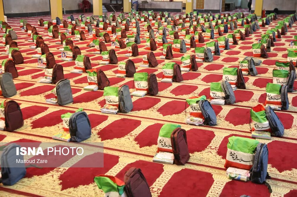 توزیع 1600 بسته‌ لوازم‌التحریر بین دانش‌آموزان قائمشهر