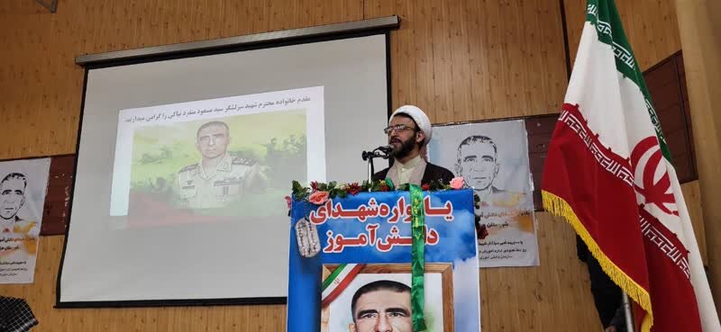 دانش‌آموزان آملی یاد 156 دانش‌آموز شهید را گرامی داشتند