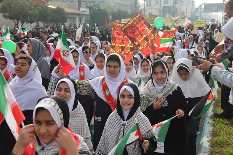 حضور دشمن‌شکن دانش آموزان محمودآبادی در راهپیمایی 13 آبان