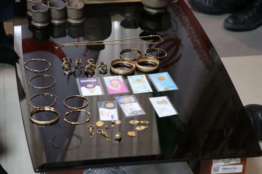 29 قطعه طلا توسط خیرین بخش سنگر رشت به جبهه مقاومت اهدا شد