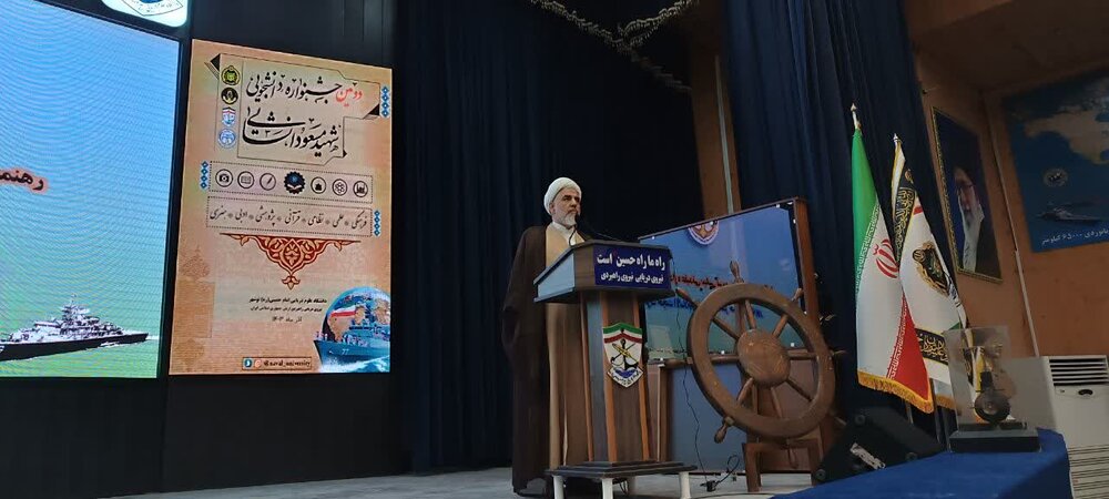 بازدید استاندار گیلان از غرفه پژوهشکده محیط زیست در نمایشگاه فن بازار