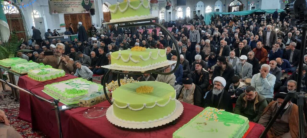 کیک 10متری جشن امامت حضرت مهدی (عج) در آمل توزیع شد