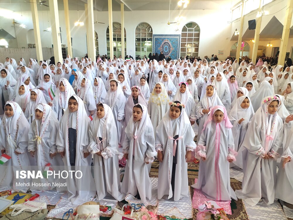 جشن تکلیف 400 دانش آموز دختر آستارایی برگزار شد