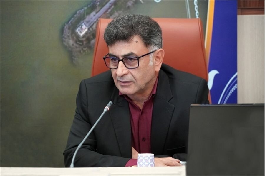 پهلودهی و تخلیه همزمان 2 کشتی‌ حامل کالای اساسی در بندرانزلی