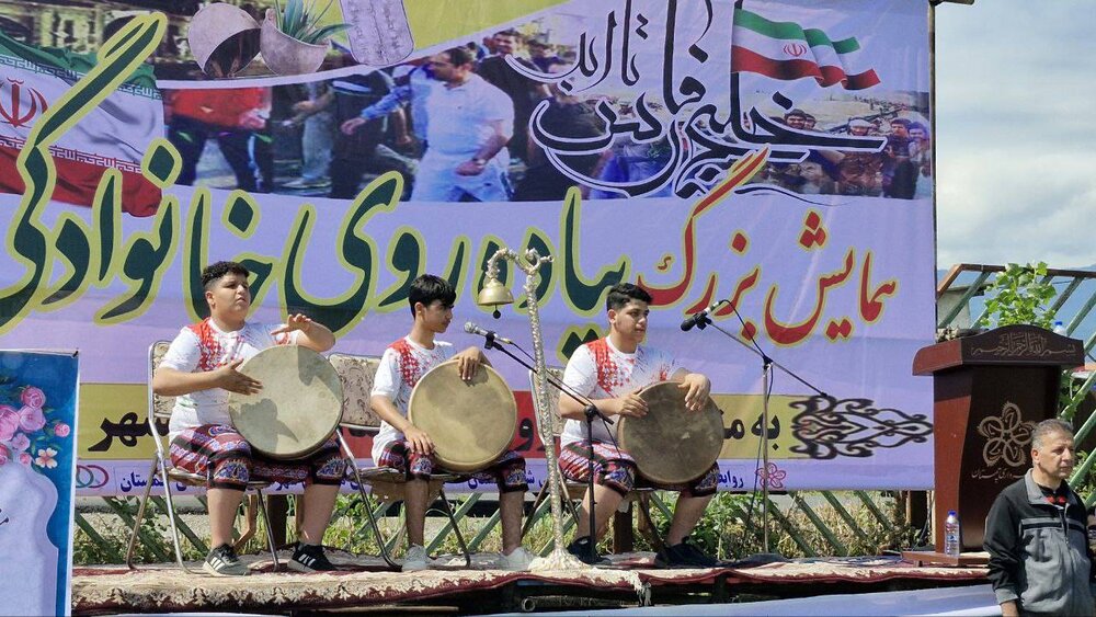 همایش بزرگ پیاده‌روی خانوادگی در چمستان برگزار شد