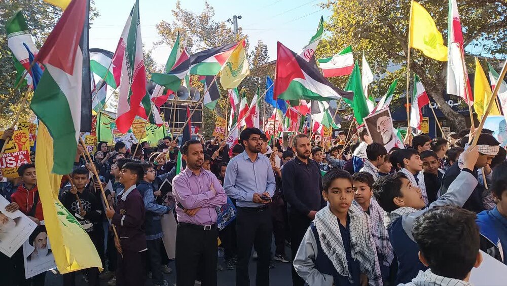 حضور پرشور دانش‌آموزان گرگانی در راهپیمایی یوم‌الله 13 آبان / فریاد استکبارستیزی در گلستان طنین‌انداز شد