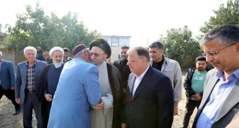اشک و صبر در دیدار با خانواده صابر کاظمی/ این داغ، داغ یک ملت است