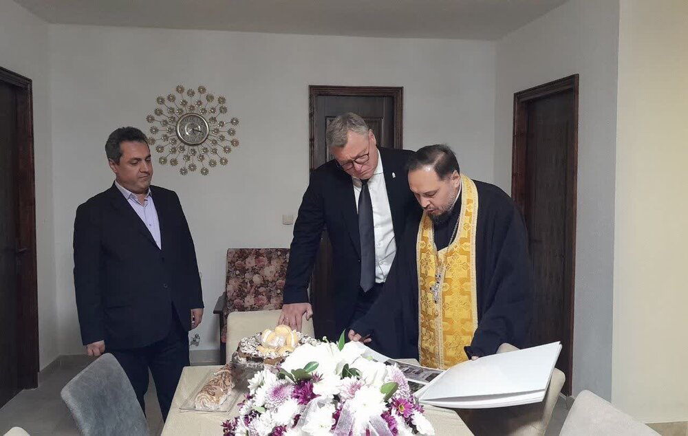 بازدید استاندار آستراخان از کلیسای «نیکُلای مقدس» بندرانزلی