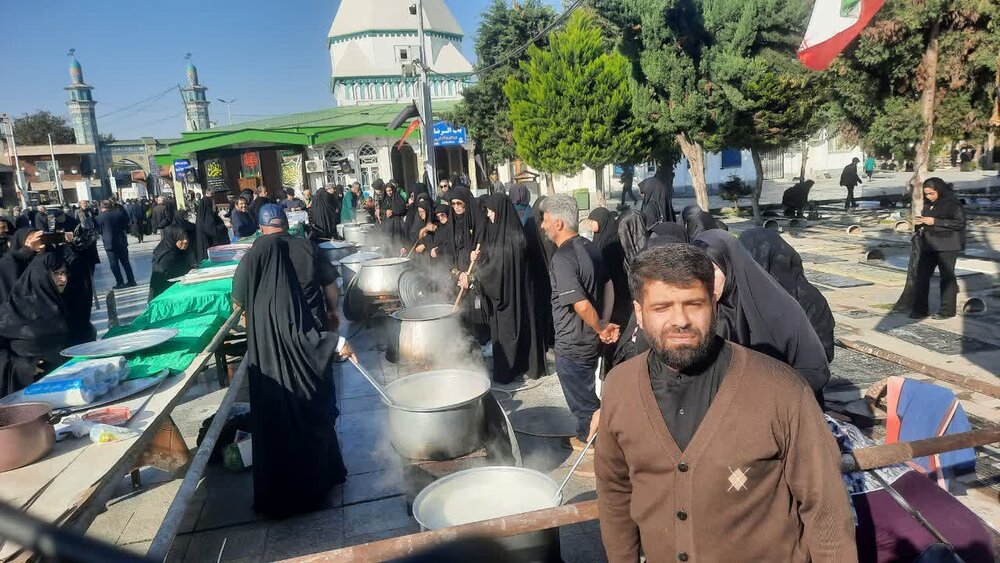 «شیرآش پزان»، آیین کهن زنان آملی برسر سفره بی بی فاطمه زهرا(س)