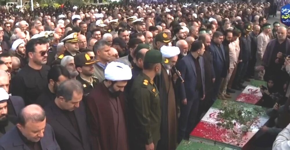 تشییع پیکر 7 شهید گمنام در رشت برگزار شد