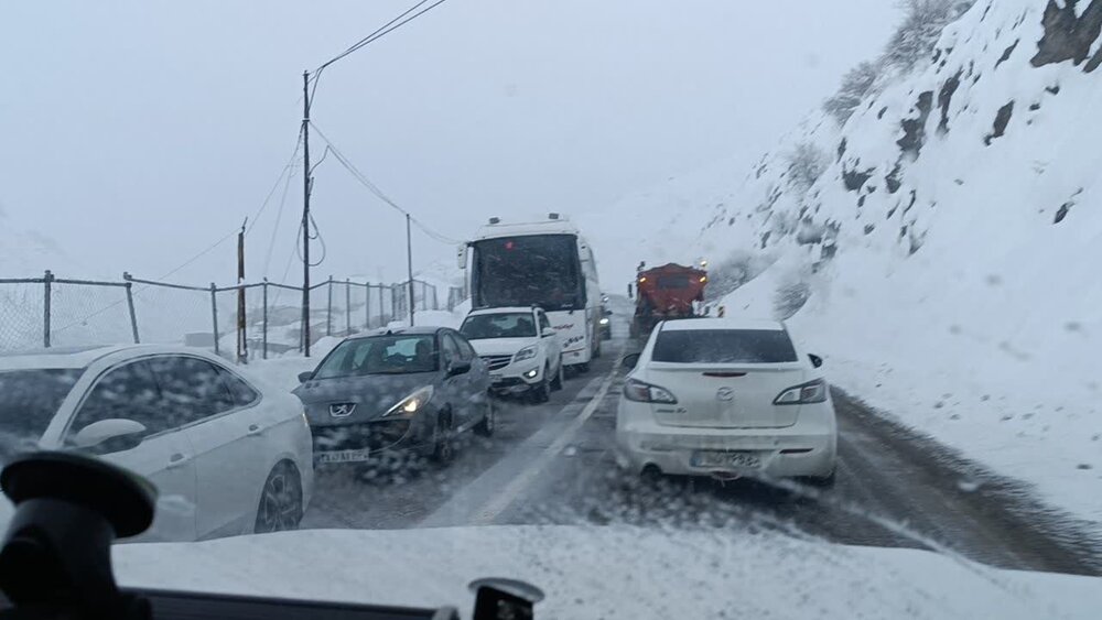آغاز بارش برف و باران در محور کندوان و گدوک