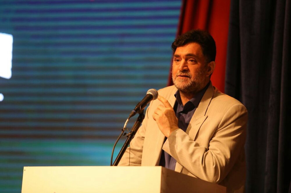 سینماگران جامعه را به سمت عقلانیت راهبری کنند