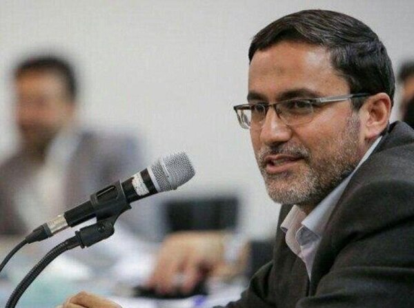 کنترل قیمت سیمان و فولاد با بورسی شدن