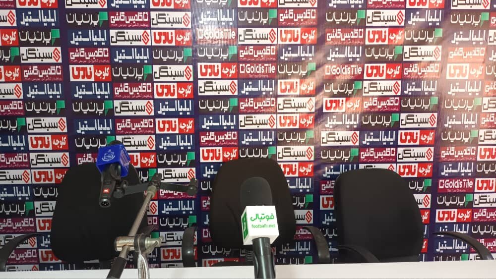 غیبت سرمربیان ملوان و فولاد در نشست خبری