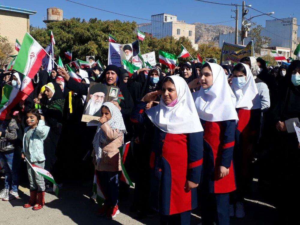 رجزخوانی دانش آموزان دهه 90 برای معاندان نظام اسلامی