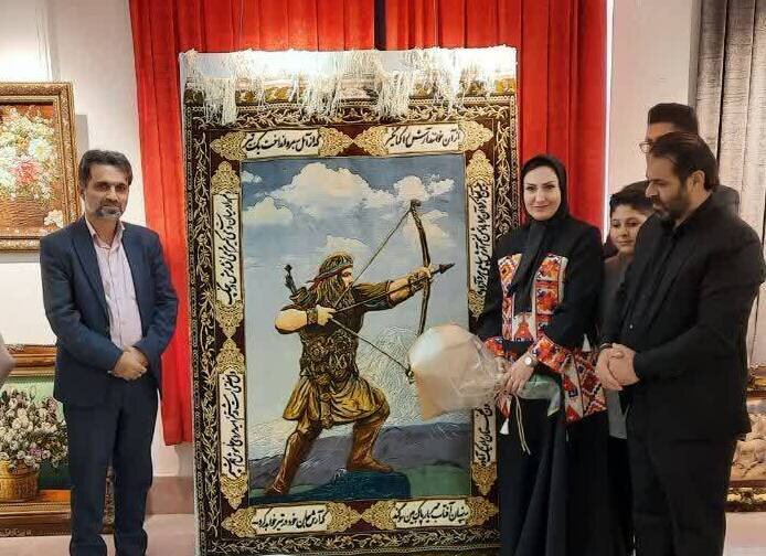 رونمایی از فرش دستبافت با طرح «آرش کمانگیر» در آمل