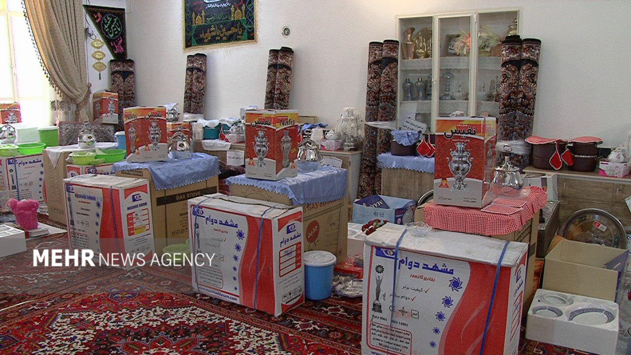 45 سری جهیزیه به نوعروسان تحت پوشش کمیته امداد لاهیجان اهدا شد