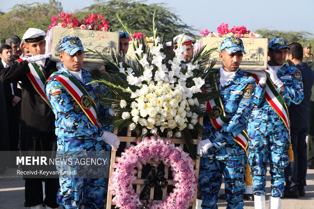 پیکر مطهر 2 شهید گمنام وارد گلستان شد