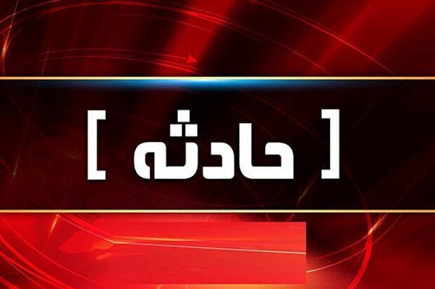 سقوط جرثقیل در محور فومن- ترازکوه/ راننده محبوس شد
