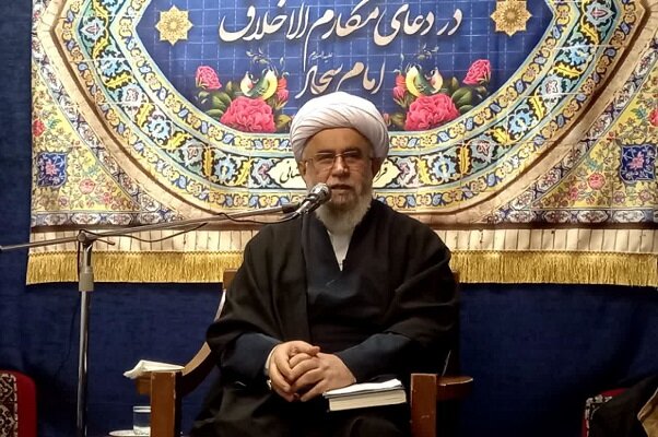 اصلاح فرد و جامعه در گرو توجه به عرفان الهی است