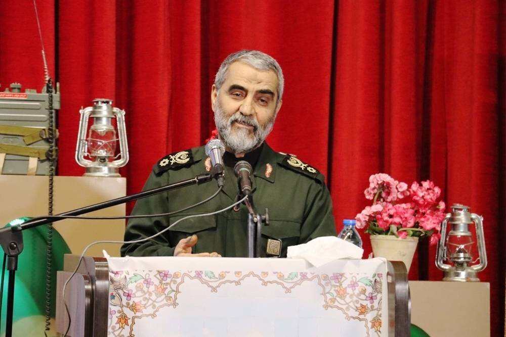 دشمن از حجاب بانوان و مادران هراس دارد