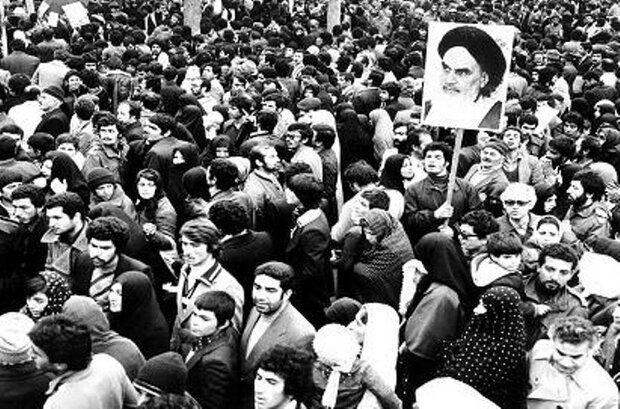 ضرورت ثبت فرهنگ و تاریخ شفاهی/ خاطرات قهرمانان انقلاب گردآوری شود