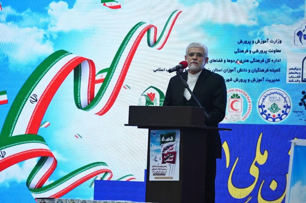 دانش‌آموزان در مسیر اعتلاء و توسعه گلستان نقش آفرین باشند