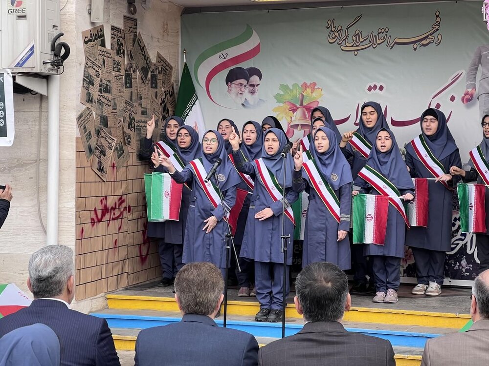 اجرای سرود «فرزندان وطن» توسط دختران دانش آموز گیلانی