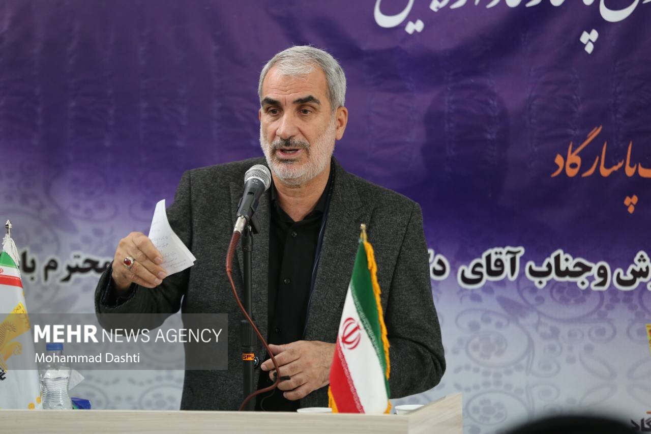 تهیه طرح های جامع احیای امور تربیتی و تغییر محتوای درسی