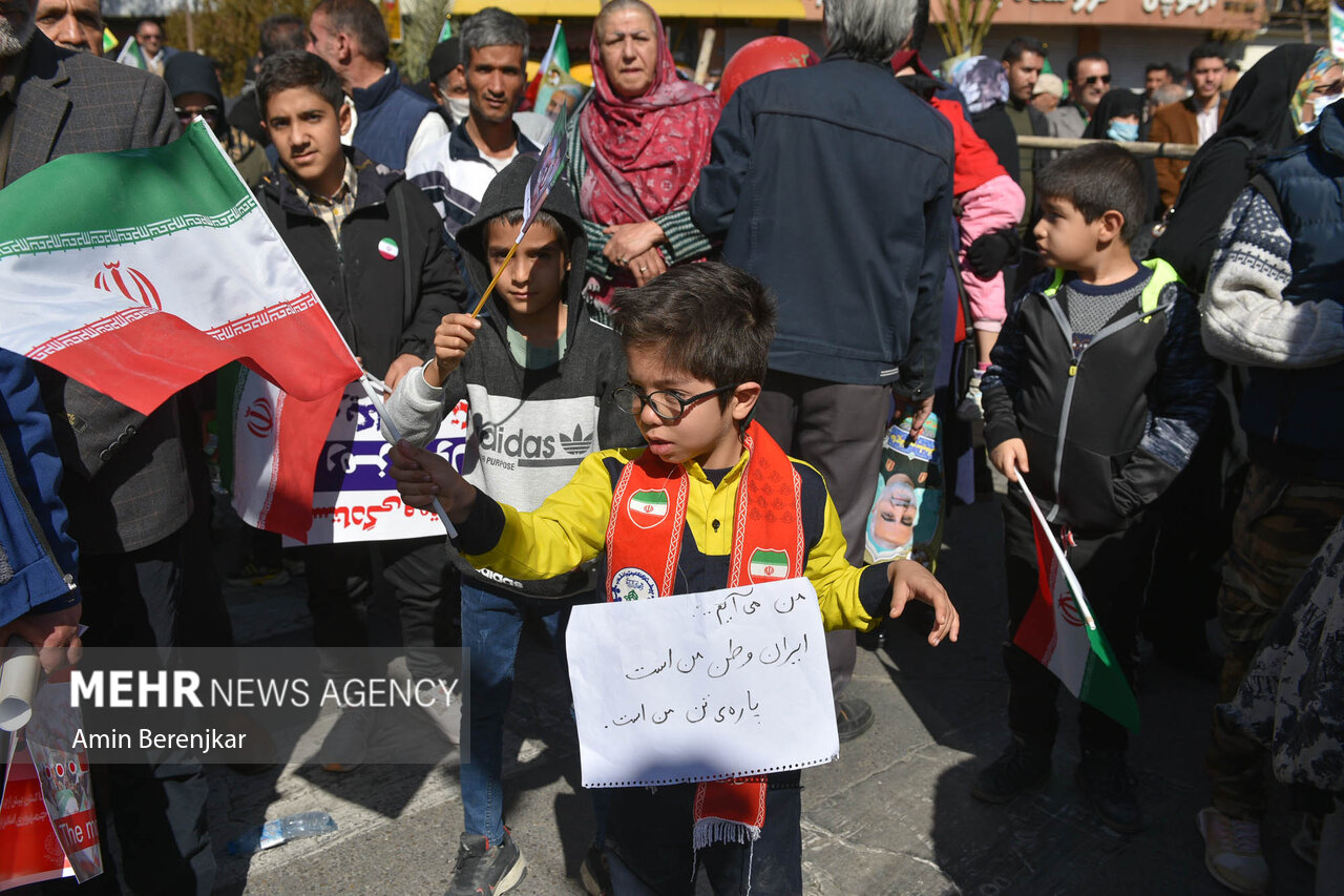 انقلاب اسلامی دل قدرت های جهان را به لرزه درآورده است