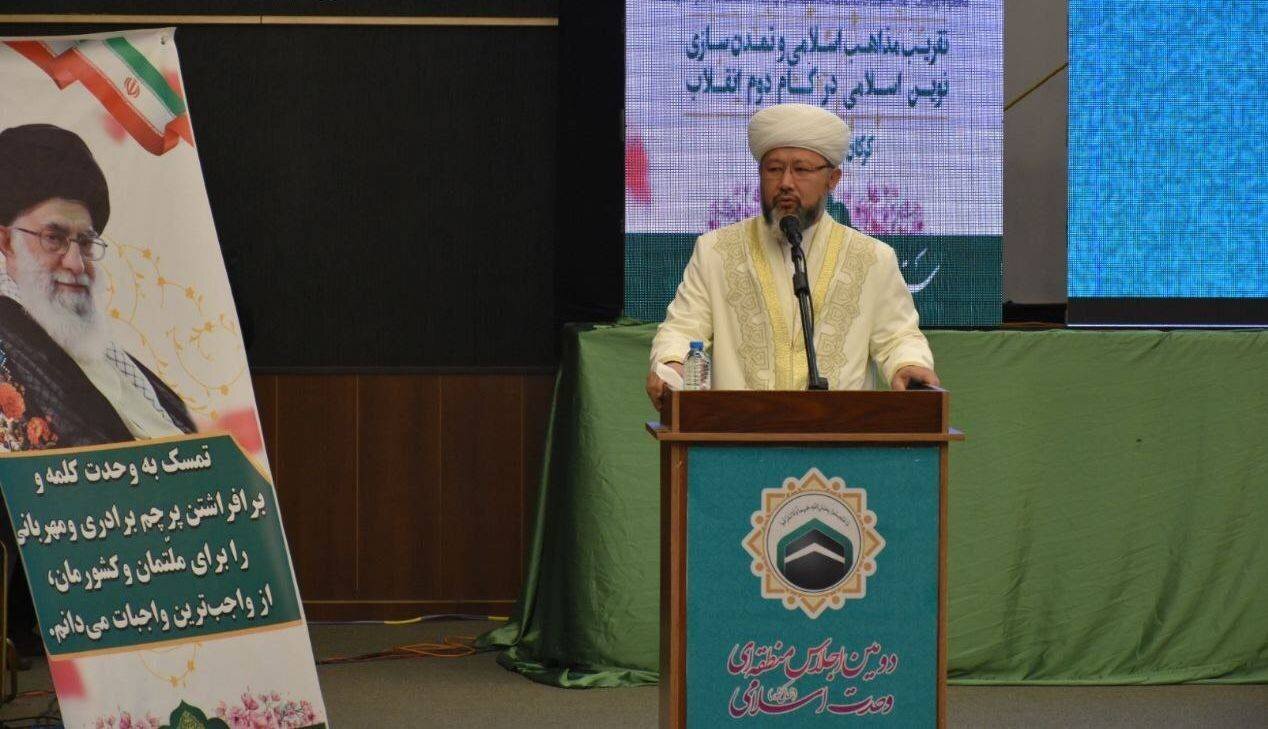 بزرگان مذاهب بر آموزه‌های دینی مشترک متمرکز شوند