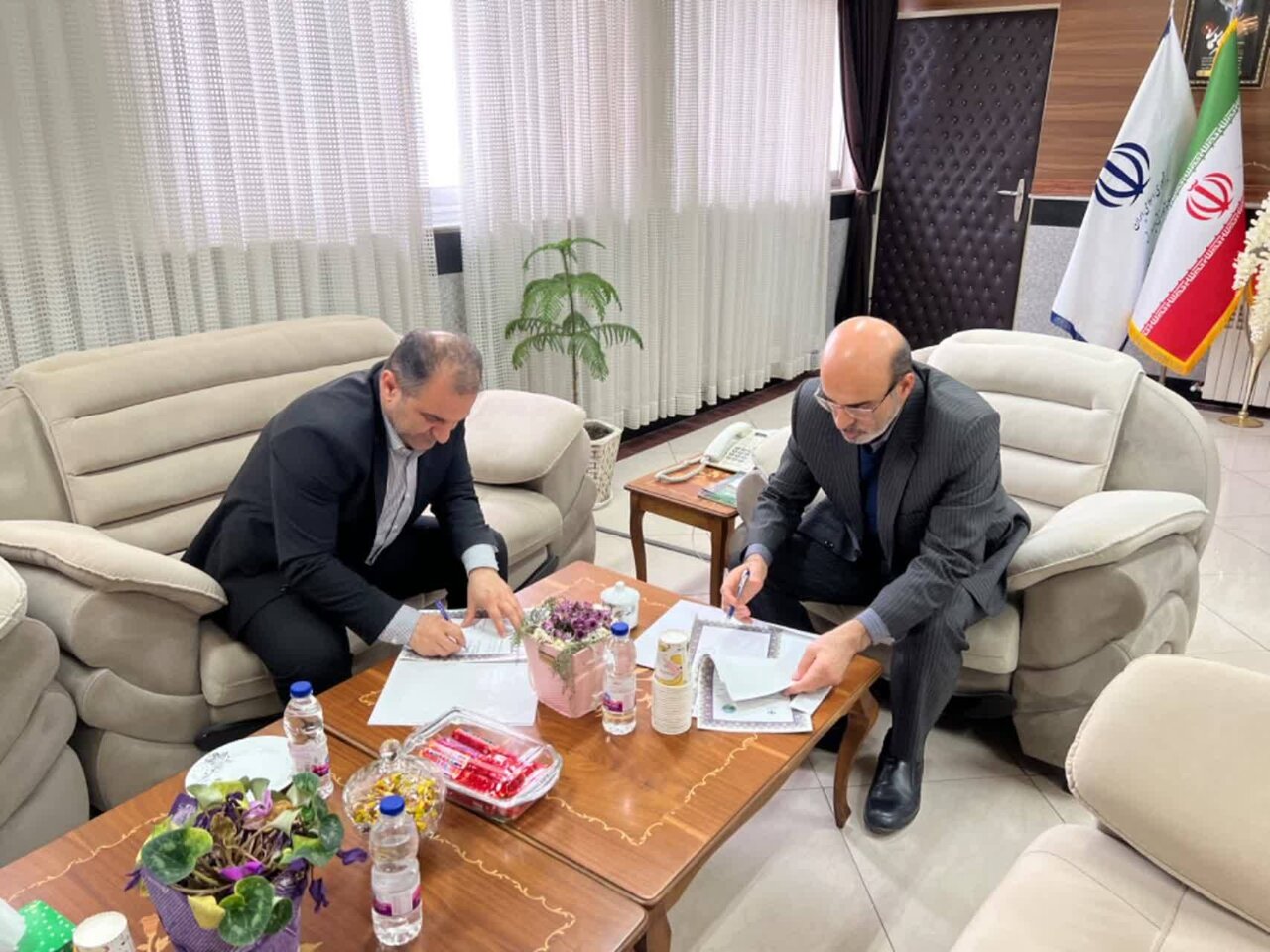 دانش آموزان سفیران منابع طبیعی برای کاشت درخت می شوند