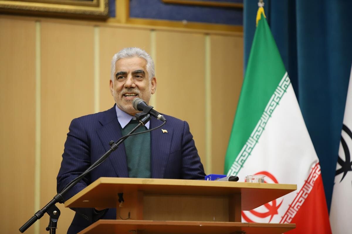 تاثیر بانوان در جامعه بسیار پر رنگ و سازنده است