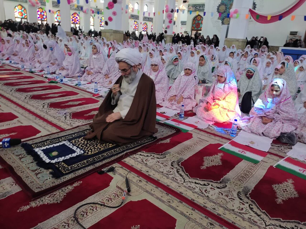 جشن تکلیف 1000 دانش آموز دختر رشتی برگزار شد