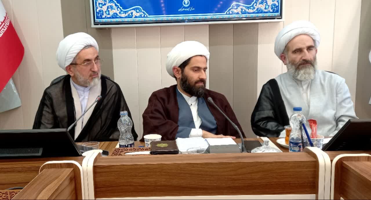مدارس و دانشگاه‌ها پیشگامان تبیین معارف قرآنی باشند