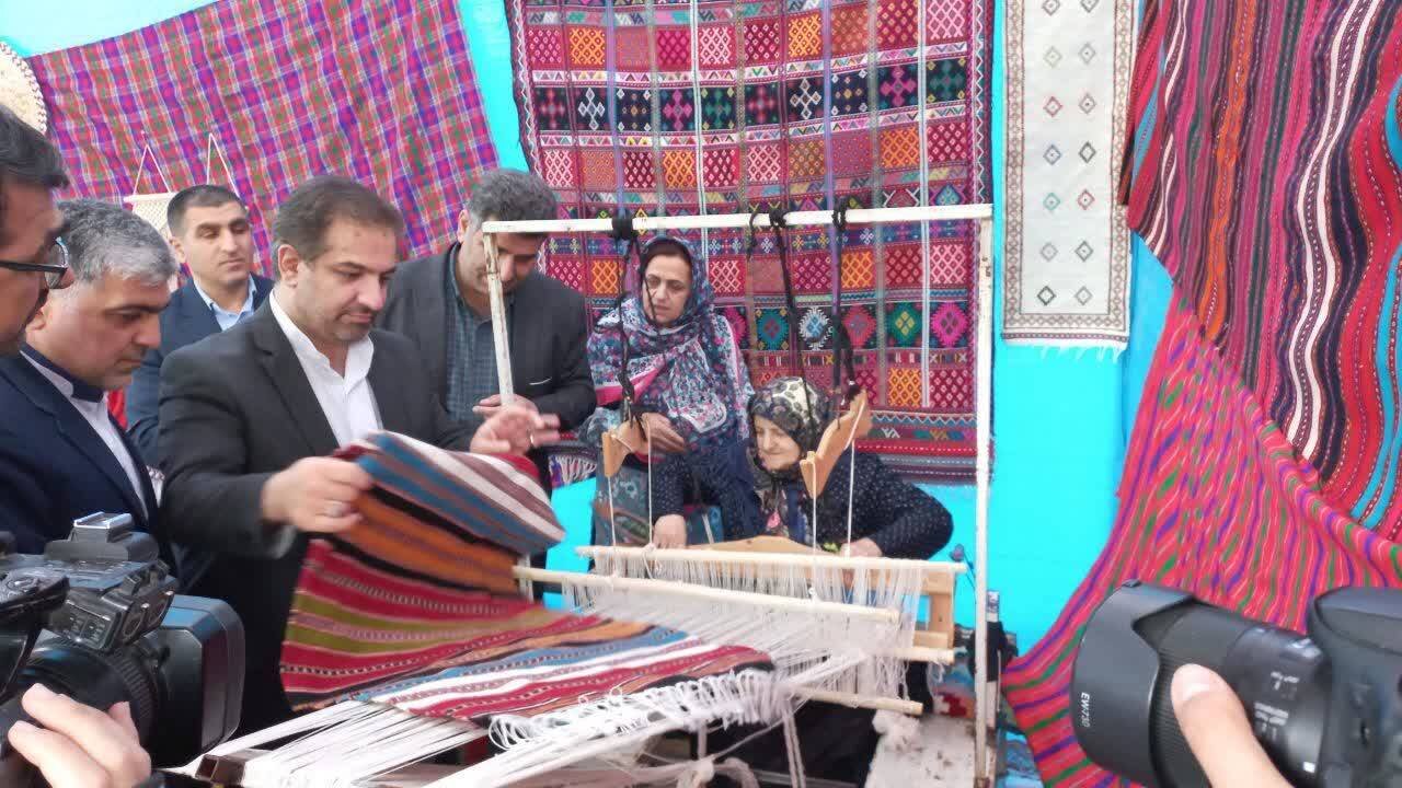 صنایع دستی نمدمالی و گلیم بافی در معرض فراموشی است