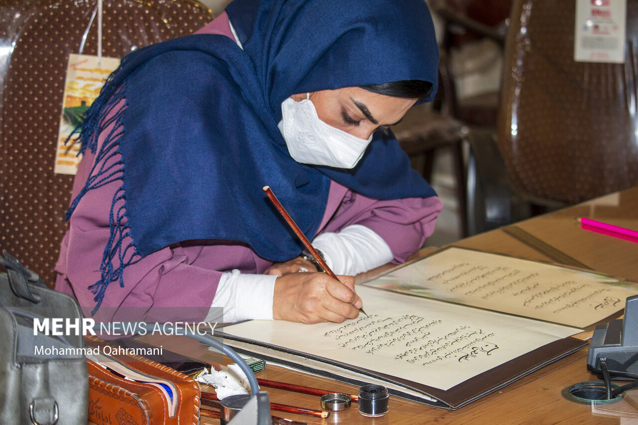 کتابت دعای «جوشن کبیر» به قلم 100 دانش‌آموز کردکویی