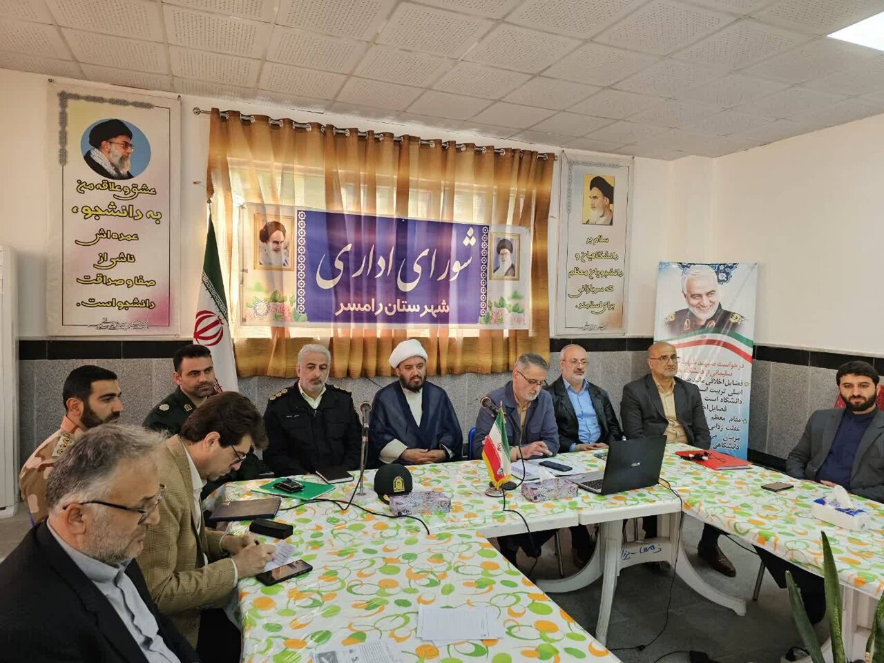 مسئولان برای حل مشکلات اقتصادی آستین همت را بالا زنند