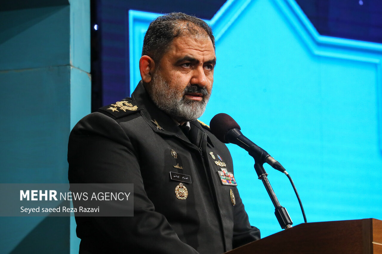 خلیج فارس مظهر استکبارستیزی است/ فرش قرمز جهان برای ناوگروه ایران