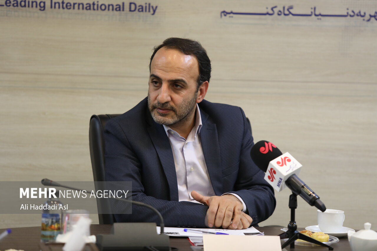 بسیاری از مشکلات با تسلط گفتمان علم بر جامعه برطرف می‌شود