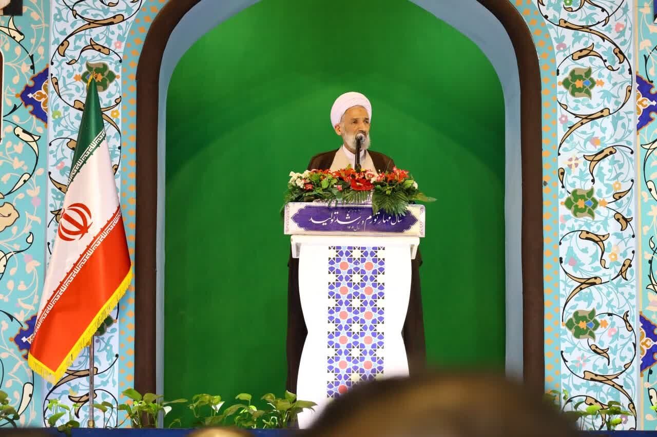 معلمان هویت ایرانی و اسلامی را بین دانش آموزان تقویت کنند